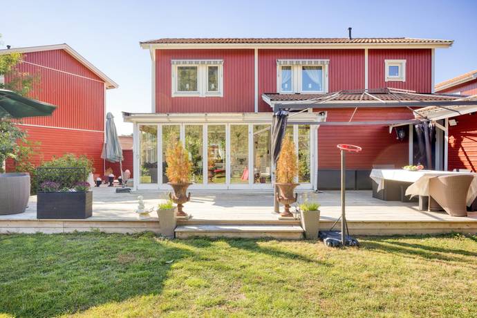 Vinbärsstigen 28, Bålsta, Håbo kommun