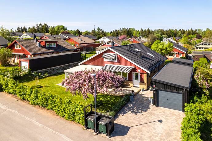 6 rum Villa på Getingstigen 13 Järna Södertälje kommun - bild 1