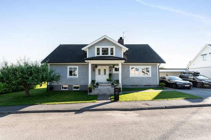 10 rum villa på Rödklintsgatan 11 Nya Hjärsta, Örebro kommun - bild 2