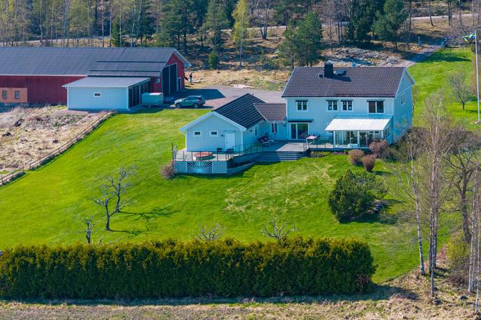 5 rum Gård med jordbruk på Hallanda gård Tveta Hallanda Säffle kommun - bild 1