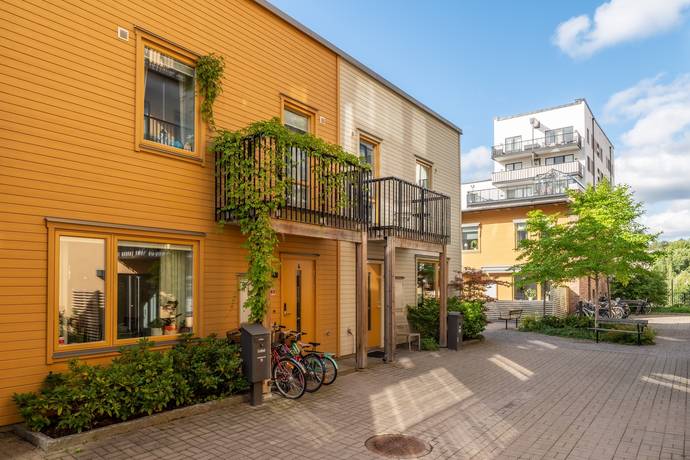 5 rum radhus på Tomtebobarnens Gata 10 Annedal, Stockholms kommun - bild 1