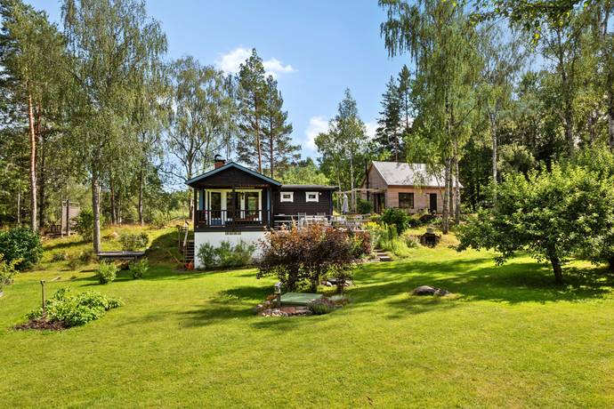2 rum fritidshus på Tisslingeslingan 11 Roslagsbro, Norrtälje kommun - bild 1