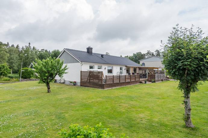 Om man bor hr och har 30 000 kr i ln s fr man behlla ca 20 100 kr efter skatt. Jmfr man med andra omrden i Sverige r gifta par utan barn, 50-64, Vvlagargatan 6 K, Brmhult Vstra Gtalands Ln, Brmhult