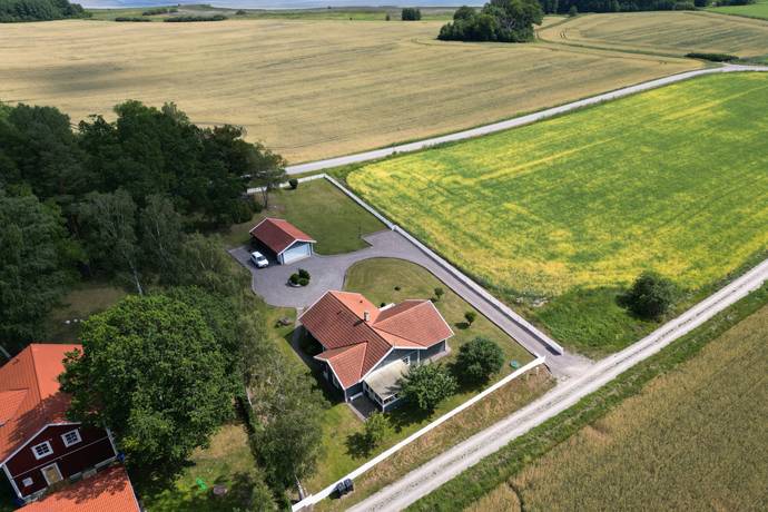 5 rum Villa på Slottsskogsleden 5 Häggeby Måttan Håbo kommun - bild 1