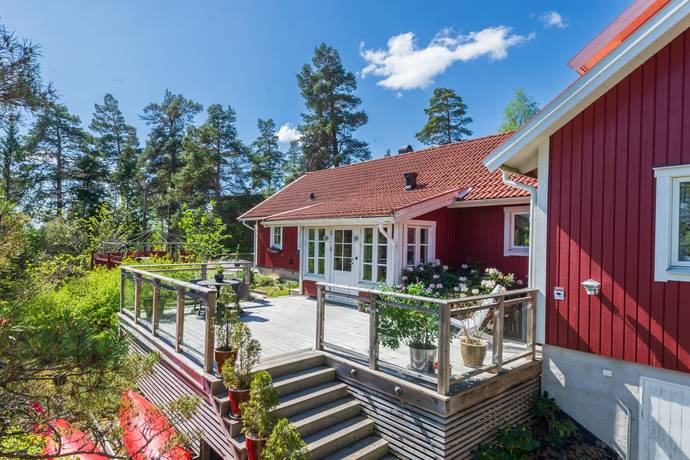 8 rum villa på Skåvsjöholmsvägen 4 Svinninge, Österåkers kommun - bild 2