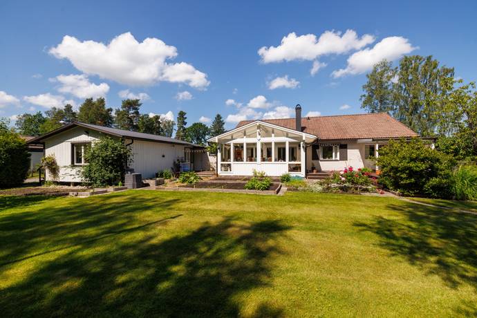 5 rum villa på Karlslundsvägen 10 Via, Kumla kommun - bild 1