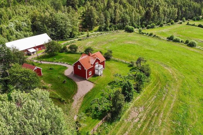 6 rum gård med jordbruk på Sörby 710, Dalhem Södra Vi, Vimmerby kommun - bild 2