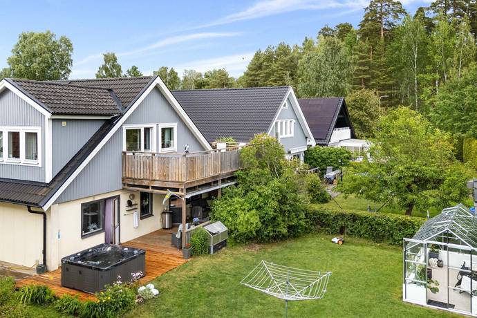 7 rum kedjehus på Prästkragestigen 3 Rönninge, Salems kommun - bild 1