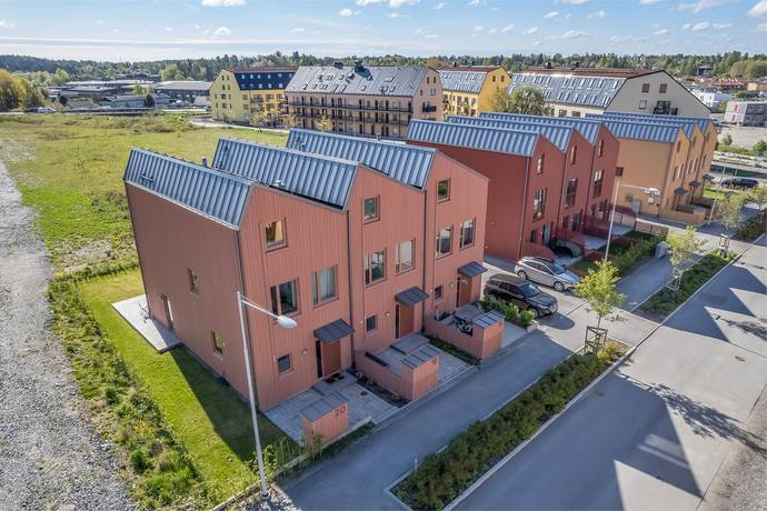 6 rum radhus på Idunslingan 20 Ormbacka, Järfälla kommun - bild 1