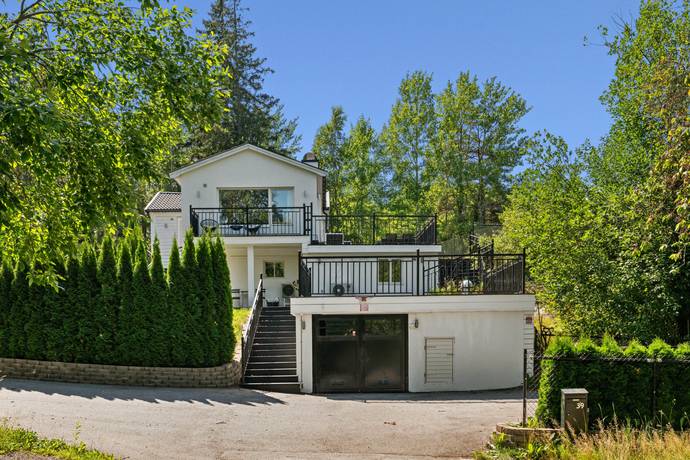 villa på Älgstigen 39 Lahäll, Täby kommun - bild 1