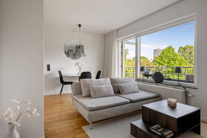 2 rum lägenhet på Axel Wennergrens väg 8 Centrala Tyresö, Tyresö kommun - bild 2