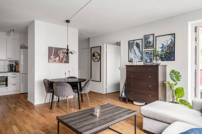 2 rum lägenhet på KÄLLTORPSVÄGEN 13, VÅN 2/4 NÄSBY PARK, Täby kommun - bild 1