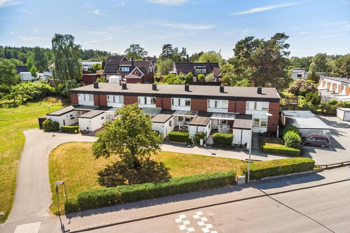 6 rum radhus på Rädisvägen 67 Hässelby Norra Villastad, Stockholms kommun - bild 1