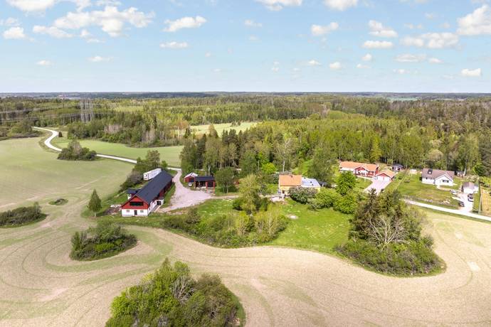 10 rum villa på Nyborg 1 Husby-långhundra, Knivsta kommun - bild 1
