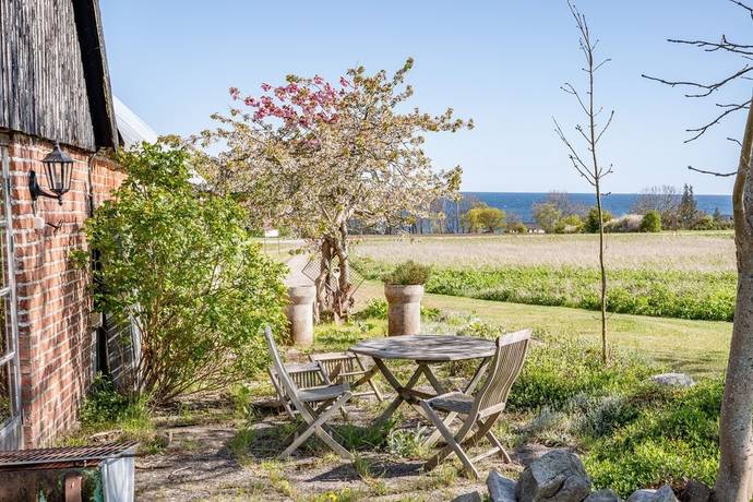 8 rum gård med jordbruk på Höga vägen 68 MårtenPers Källa, Simrishamns kommun - bild 3
