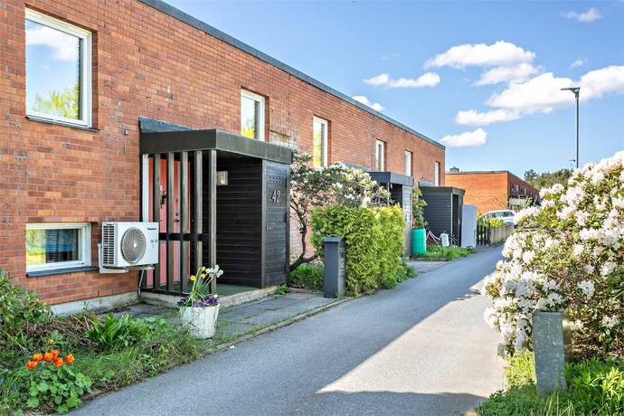 6 rum radhus på Gullvivestigen 42 Bro - Finnsta, Upplands-Bro kommun - bild 2