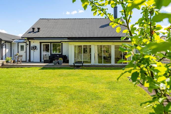 6 rum villa på Kårevägen 27 Furuby, Växjö kommun - bild 1