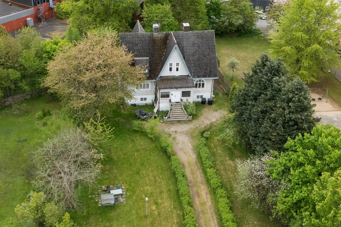 14 rum villa på Pilgatan 4 Hässleholm, Hässleholms kommun - bild 1