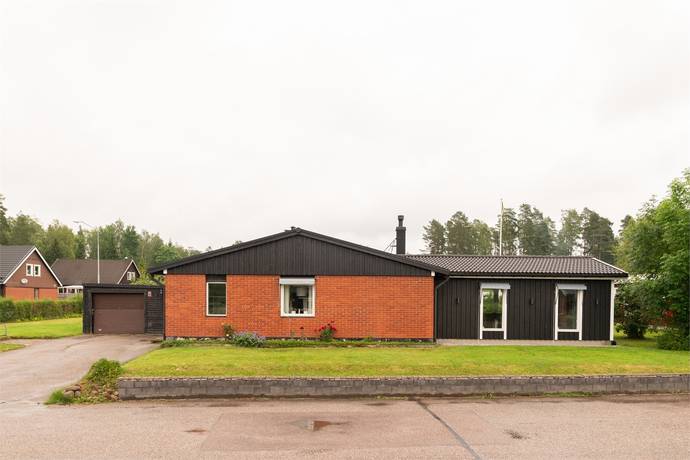 4 rum villa på JÄRNBÄRARVÄGEN 1 Surahammar, Surahammars kommun - bild 1