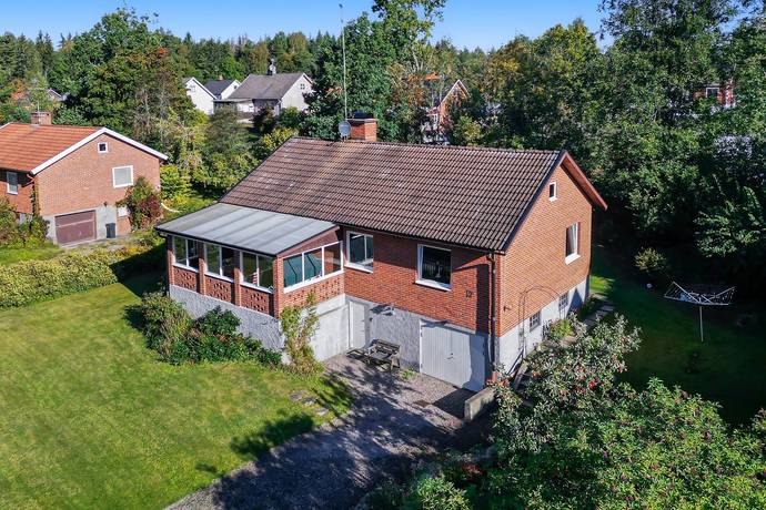 6 rum Villa på Kärrgatan 12 Hälleforsnäs Flens kommun - bild 1