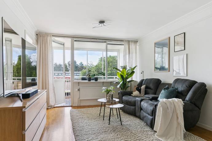 4 rum lägenhet på Vallavägen 85 Handen, Haninge kommun - bild 1