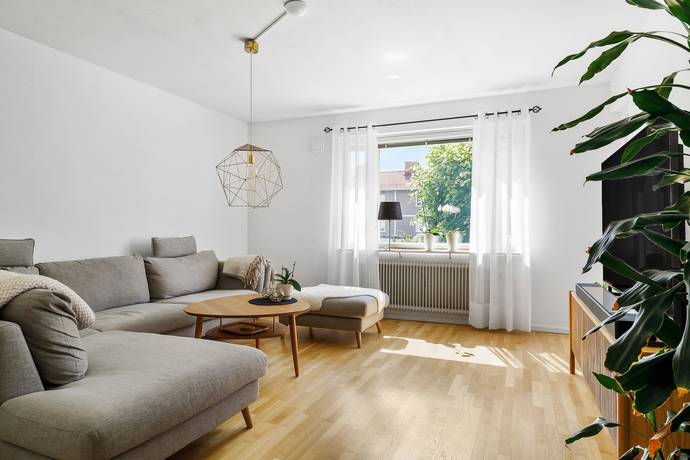 3 rum lägenhet på Rosersbergsvägen 32 Rosersberg, Sigtuna kommun - bild 1