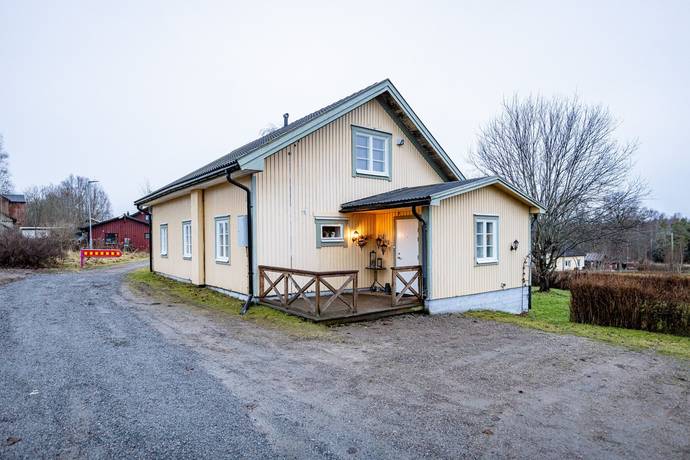 Västra Järnvägsgatan 29, Charlottenberg, Eda kommun