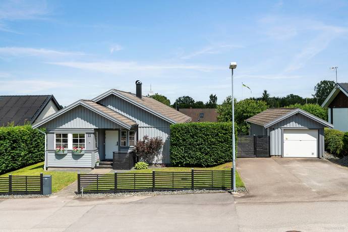 Trädgårdsgatan 11, Astrad, Ljungby kommun