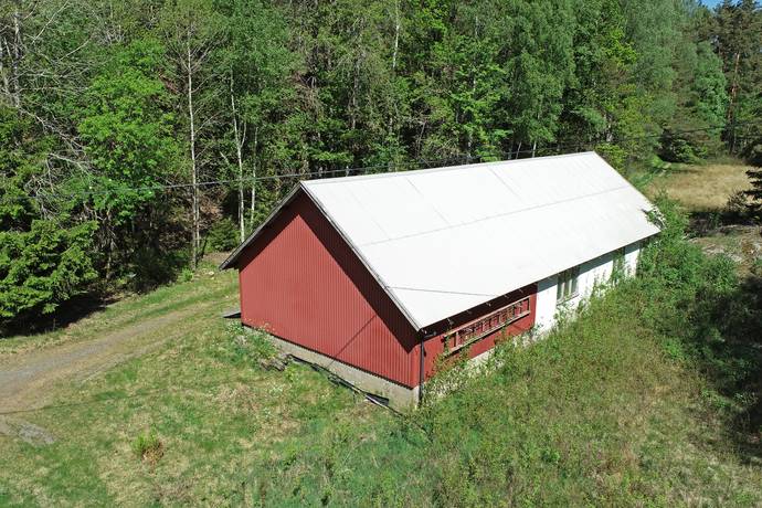 Gård med jordbruk på Ytterstad Lerums kommun - bild 8