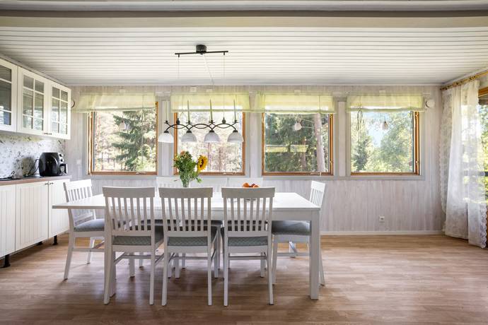 4 rum vinterbonat fritidshus på Ridvägen 4 Bergshamra - Enviken, Norrtälje kommun - bild 3