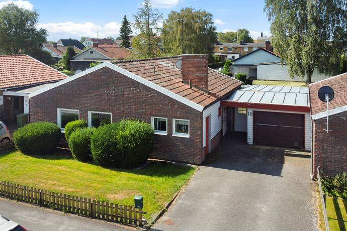 2 rum Villa på Hantverkaregatan 16 Vara Vara kommun - bild 1
