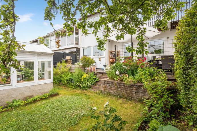 4 rum radhus på Sjöbacken 27 Hässelby Södra Villastad, Stockholms kommun - bild 1