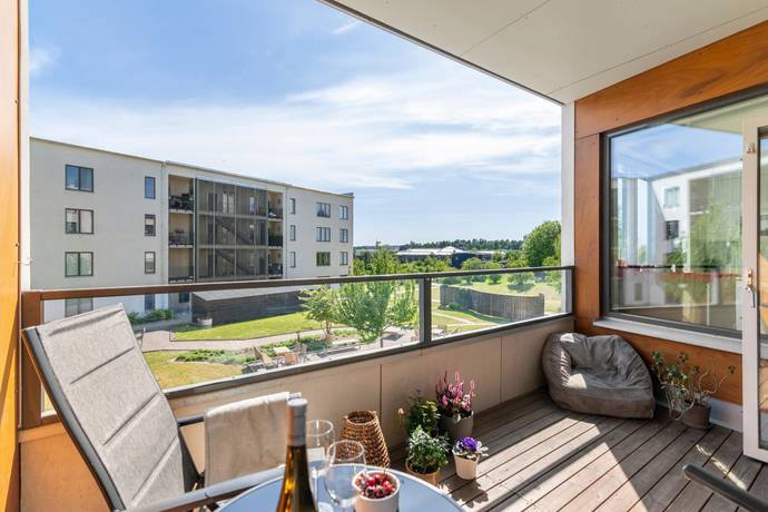3 rum lägenhet på Fänriksvägen 3 Barkarbystaden, Järfälla kommun - bild 1