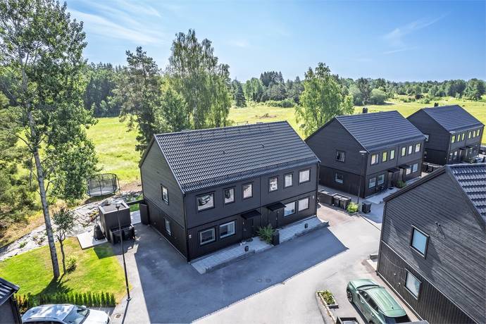 4 rum parhus på Husbytorpsvägen 24B Bro - Mälarstad, Upplands-Bro kommun - bild 1