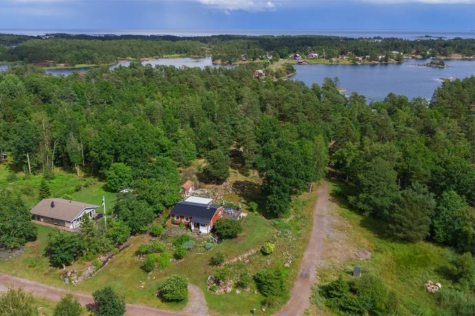 2 rum vinterbonat fritidshus på Spjutvägen 11 Dragskär, Oskarshamns kommun - bild 1