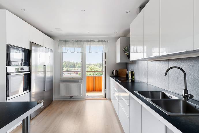 3 rum lägenhet på Helsingforsgatan 29, 3 tr Akalla, Stockholms kommun - bild 2