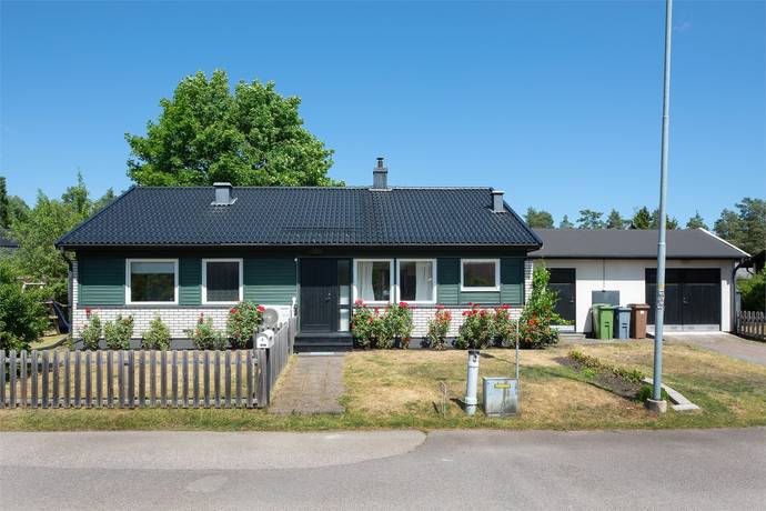 4 rum villa på Ringvägen 3 Blomstermåla, Mönsterås kommun - bild 1