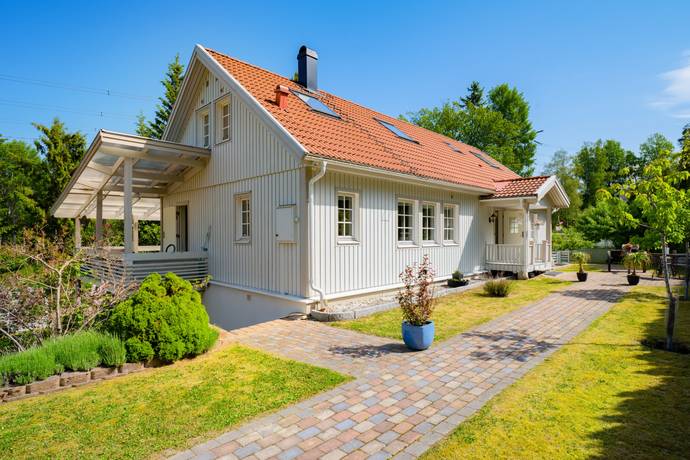9 rum villa på Älggräsvägen 32 Tullinge, Botkyrka kommun - bild 1