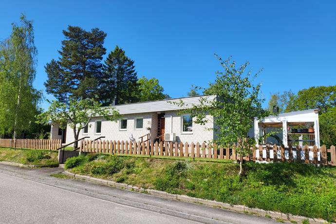 5 rum villa på Källvägen 22 Stjärnhov, Gnesta kommun - bild 1