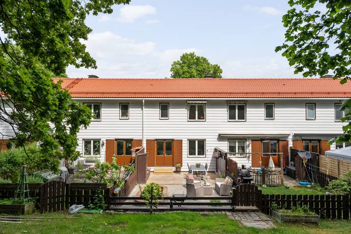 4 rum Radhus på Bolindervägen 77 Bolinderbyn Järfälla kommun - bild 1