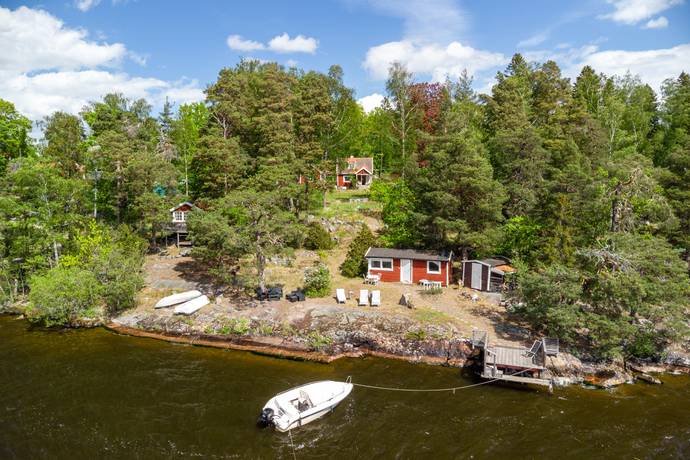 5 rum fritidshus på Lambarövägen 21 Lambarö, Stockholms kommun - bild 1