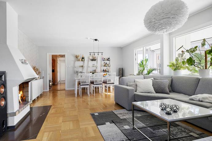 3 rum lägenhet på Hjortmossegatan 90 Hjortmossen, Trollhättans kommun - bild 1