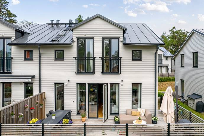 6 rum par-/kedje-/radhus på Österdalsvägen 18A Björknäs, Nacka kommun - bild 1