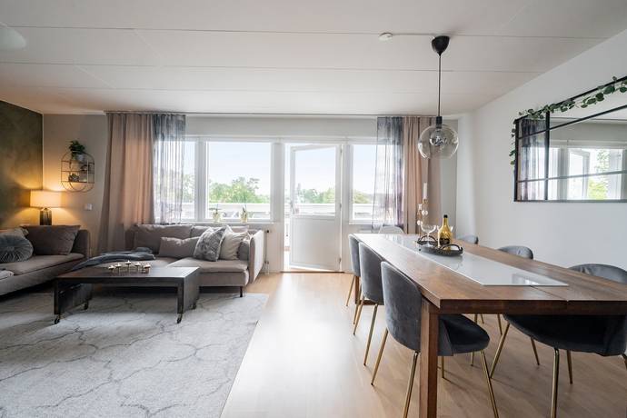 5 rum radhus på Lövdungevägen 1 Segeltorp, Huddinge kommun - bild 3