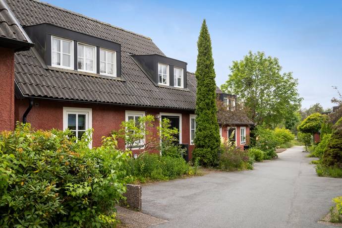 7 rum Kedjehus på Bergandsgatan 6 Fågelhöjden Nacka kommun - bild 1