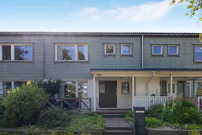 5 rum radhus på Stora Björnens gata 129 Haninge, Haninge kommun - bild 1
