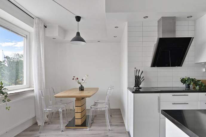 3 rum lägenhet på Utgårdsvägen 4 Centrala Handen, Haninge kommun - bild 2