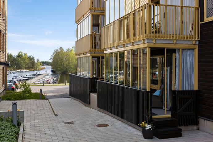 2 rum lägenhet på Hamnvägen 2J Lillängshamnen, Hammarö kommun - bild 1