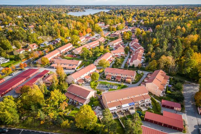 Kvintettvägen 7 i Skogås / Drevviksstrand, Huddinge kommun - radhus ...