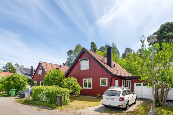 5 rum kedjehus på Vadmalsvägen 5 Ekerö Träkvista, Ekerö kommun - bild 1